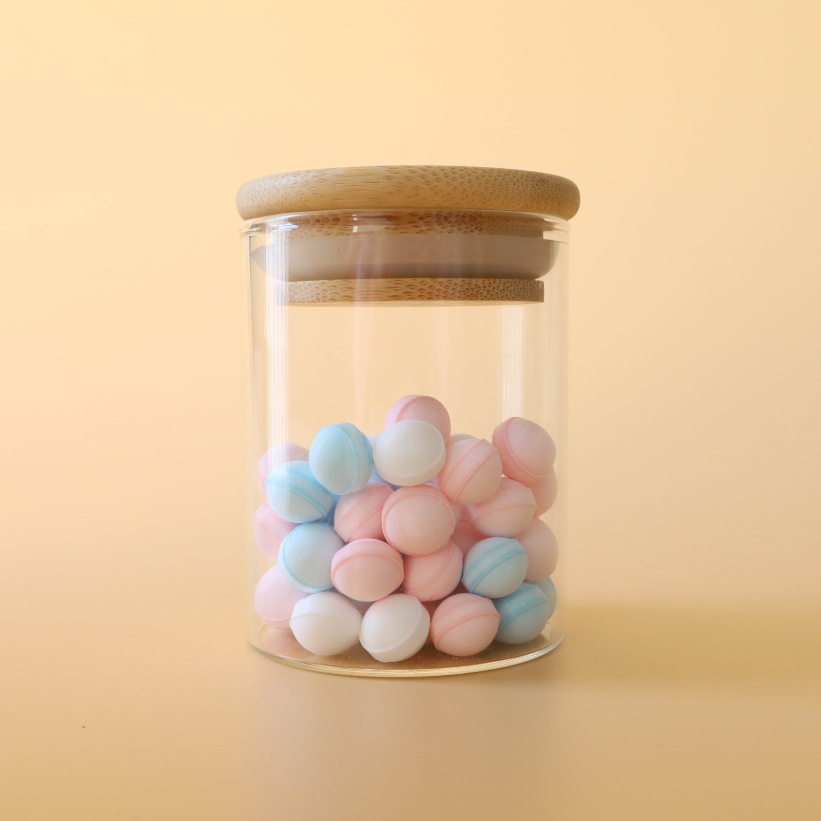 Customized cannabis packaging refers to the tailored design and production of packaging solutions specifically for cannabis products, including marijuana flowers, edibles, concentrates, vape cartridges, pre-rolls, and more.