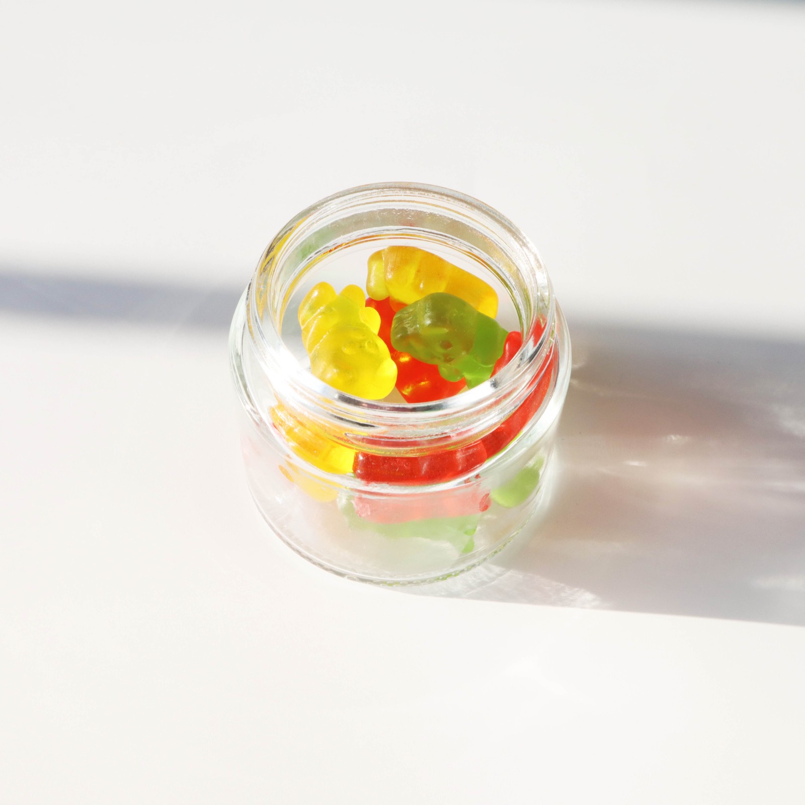 Custom glass jars are suitable for packaging a wide range of products, including dry goods, snacks, coffee, tea, supplements, electronics, cosmetics, and cannabis products like edibles, concentrates, and dried flower.